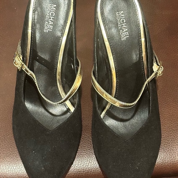 Michael kors black heel shoes. - Picture 4 of 5